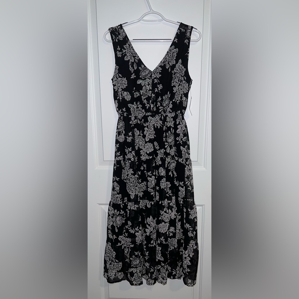 Lapis Women’s Dress Sleeveless Black and White Floral Size M NWT